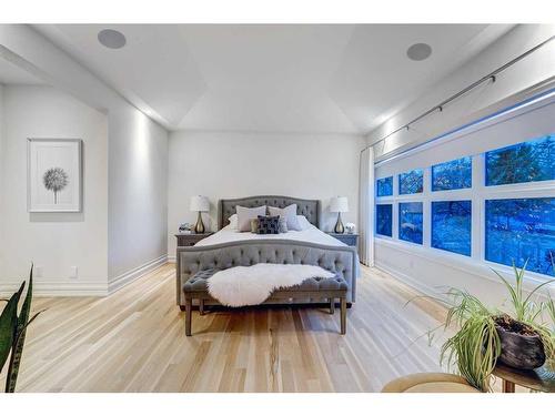 1920 31 Avenue Sw, Calgary, AB - Indoor Photo Showing Bedroom