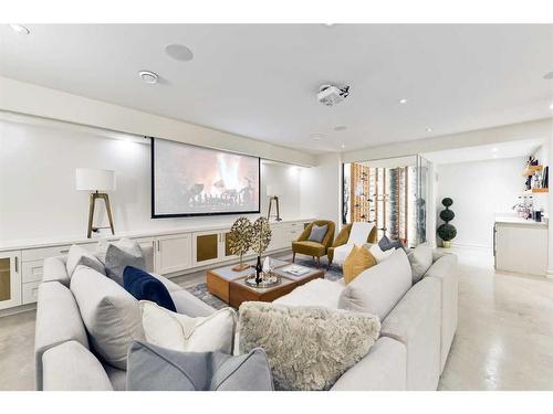 1920 31 Avenue Sw, Calgary, AB - Indoor Photo Showing Living Room