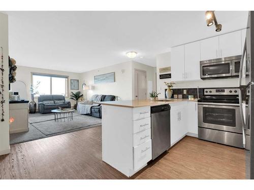 2401-181 Skyview Ranch Manor Ne, Calgary, AB - Indoor Photo Showing Kitchen