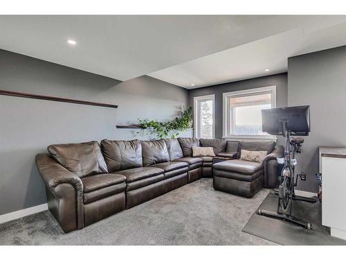 3-5242 Twp Road 290, Rural Mountain View County, AB - Indoor Photo Showing Living Room