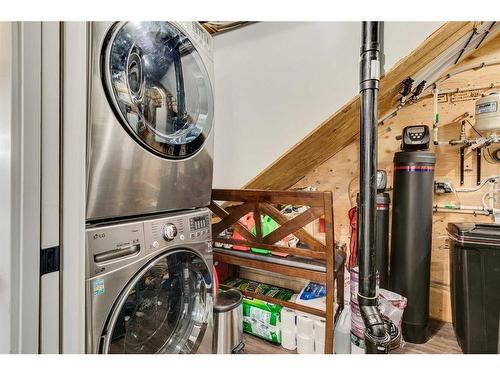 3-5242 Twp Road 290, Rural Mountain View County, AB - Indoor Photo Showing Laundry Room