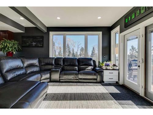 3-5242 Twp Road 290, Rural Mountain View County, AB - Indoor Photo Showing Living Room