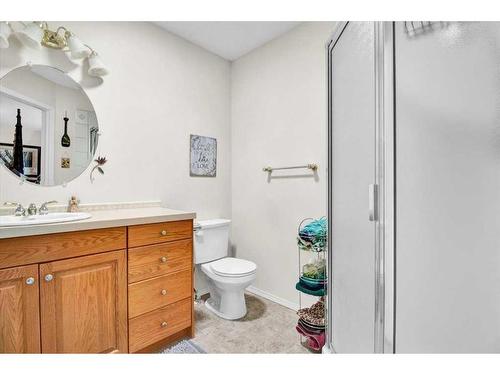 212 3Rd Avenue East, Hussar, AB - Indoor Photo Showing Bathroom