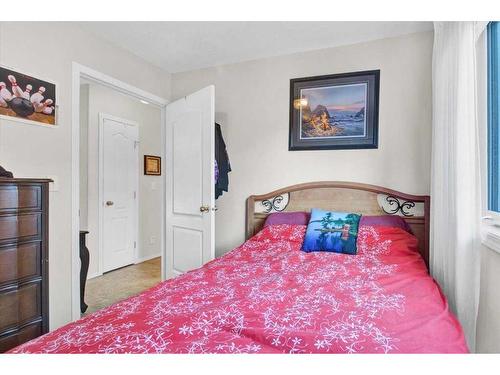 212 3Rd Avenue East, Hussar, AB - Indoor Photo Showing Bedroom