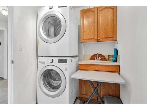 212 3Rd Avenue East, Hussar, AB - Indoor Photo Showing Laundry Room