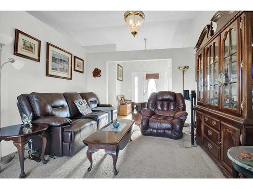 212 3Rd Avenue East, Hussar, AB - Indoor Photo Showing Living Room