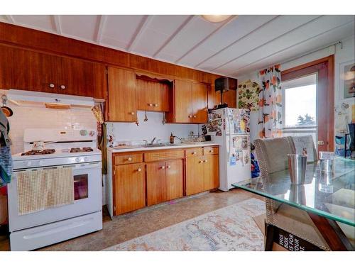 1135 Jamieson Avenue Ne, Calgary, AB - Indoor Photo Showing Kitchen