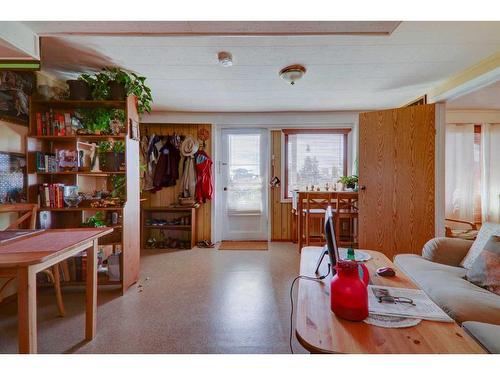 1135 Jamieson Avenue Ne, Calgary, AB - Indoor Photo Showing Other Room