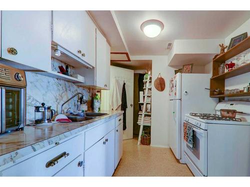 1135 Jamieson Avenue Ne, Calgary, AB - Indoor Photo Showing Kitchen With Double Sink