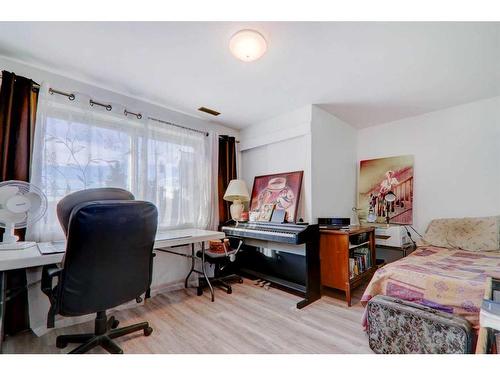 1135 Jamieson Avenue Ne, Calgary, AB - Indoor