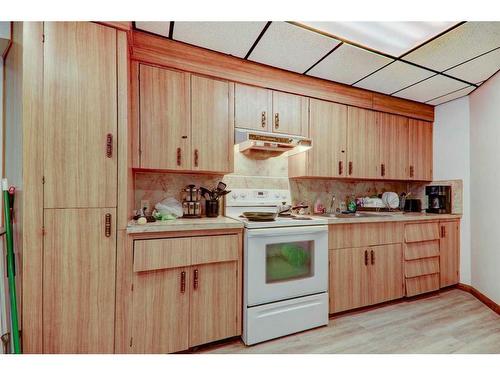 1135 Jamieson Avenue Ne, Calgary, AB - Indoor Photo Showing Kitchen