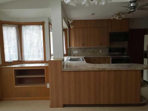 1135 Jamieson Avenue Ne, Calgary, AB - Indoor Photo Showing Kitchen