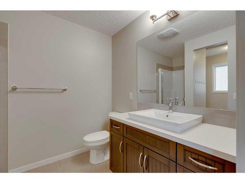 647 Mahogany Boulevard Se, Calgary, AB - Indoor Photo Showing Bathroom