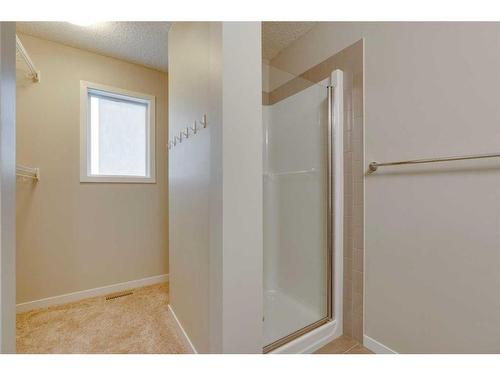 647 Mahogany Boulevard Se, Calgary, AB - Indoor Photo Showing Bathroom