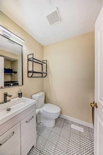 15 Coventry Circle Ne, Calgary, AB - Indoor Photo Showing Bathroom