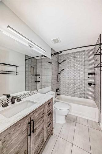 15 Coventry Circle Ne, Calgary, AB - Indoor Photo Showing Bathroom