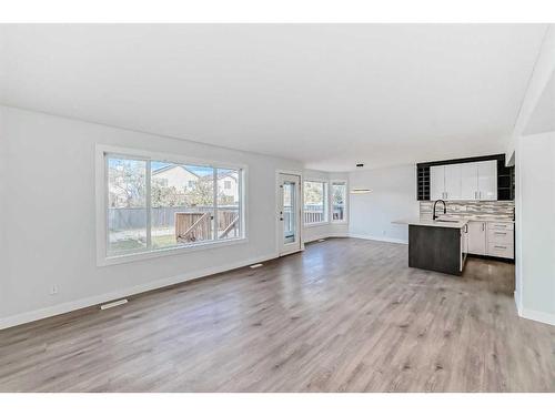 15 Coventry Circle Ne, Calgary, AB - Indoor Photo Showing Living Room