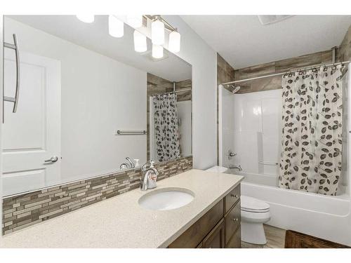 40 Masters Landing Se, Calgary, AB - Indoor Photo Showing Bathroom