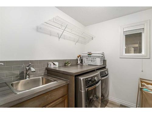 40 Masters Landing Se, Calgary, AB - Indoor Photo Showing Laundry Room