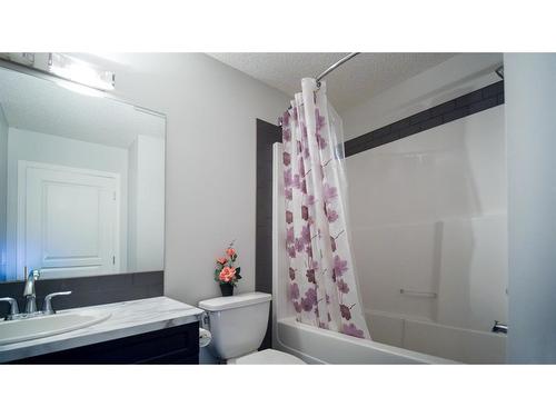 468 Copperpond Boulevard Se, Calgary, AB - Indoor Photo Showing Bathroom