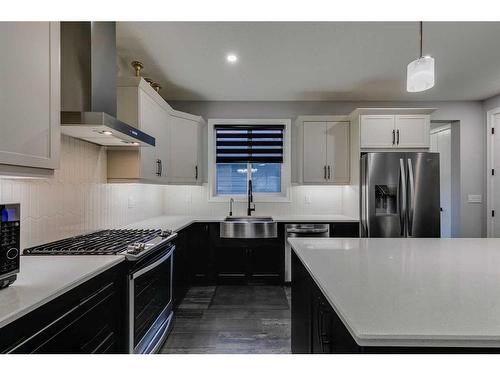 206 Yorkville Green Sw, Calgary, AB - Indoor Photo Showing Kitchen With Upgraded Kitchen