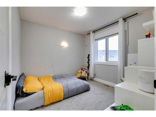 206 Yorkville Green Sw, Calgary, AB - Indoor Photo Showing Bedroom