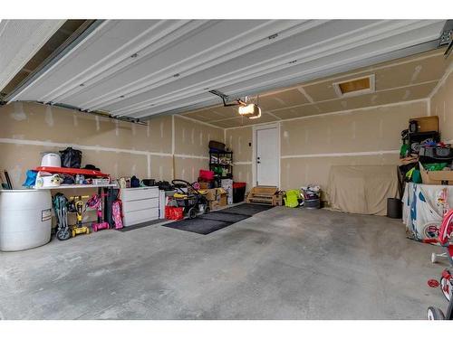 206 Yorkville Green Sw, Calgary, AB - Indoor Photo Showing Garage