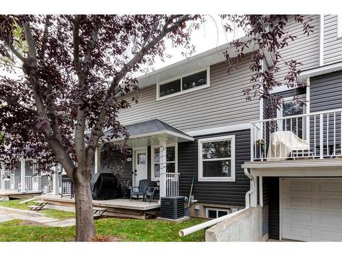 541 Regal Park Ne, Calgary, AB - Outdoor