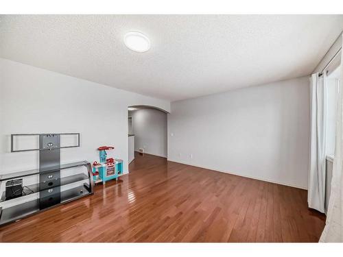 137 Willowmere Way, Chestermere, AB - Indoor Photo Showing Other Room