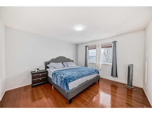 137 Willowmere Way, Chestermere, AB - Indoor Photo Showing Bedroom