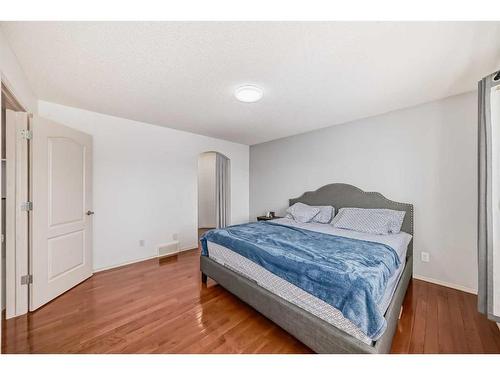 137 Willowmere Way, Chestermere, AB - Indoor Photo Showing Bedroom