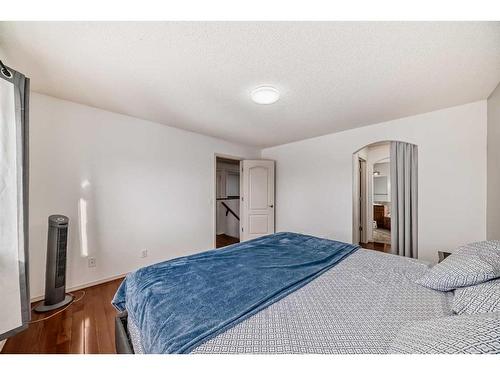 137 Willowmere Way, Chestermere, AB - Indoor Photo Showing Bedroom