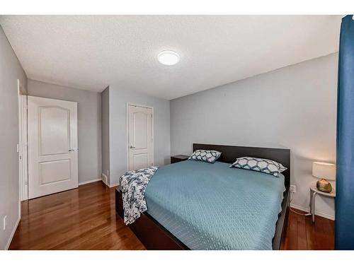 137 Willowmere Way, Chestermere, AB - Indoor Photo Showing Bedroom