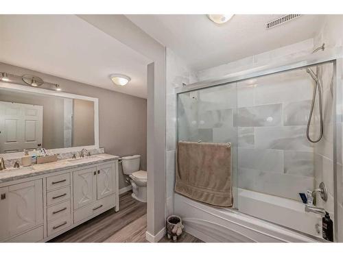 137 Willowmere Way, Chestermere, AB - Indoor Photo Showing Bathroom