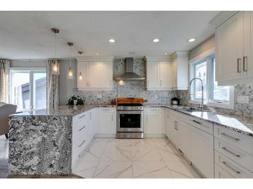 88 Woodfield Crescent Sw, Calgary, AB - Indoor Photo Showing Kitchen With Upgraded Kitchen