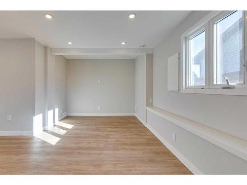 88 Woodfield Crescent Sw, Calgary, AB - Indoor Photo Showing Other Room