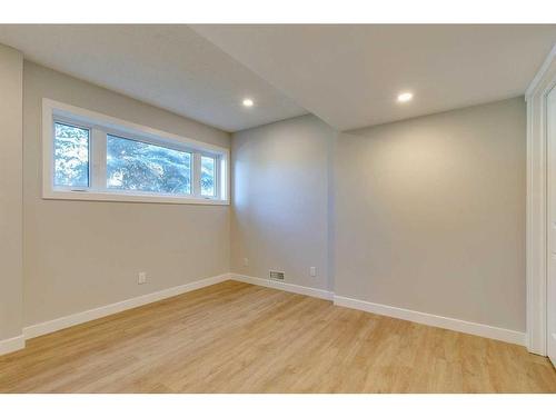 88 Woodfield Crescent Sw, Calgary, AB - Indoor Photo Showing Other Room