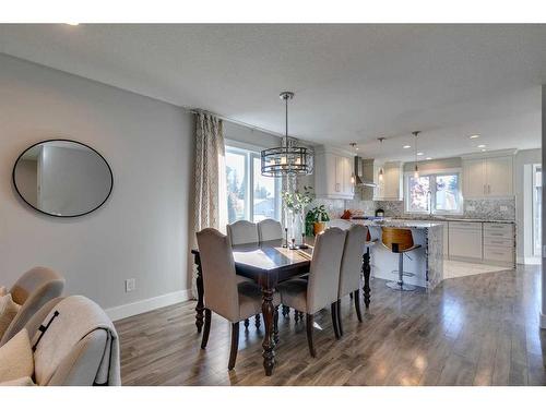 88 Woodfield Crescent Sw, Calgary, AB - Indoor Photo Showing Dining Room