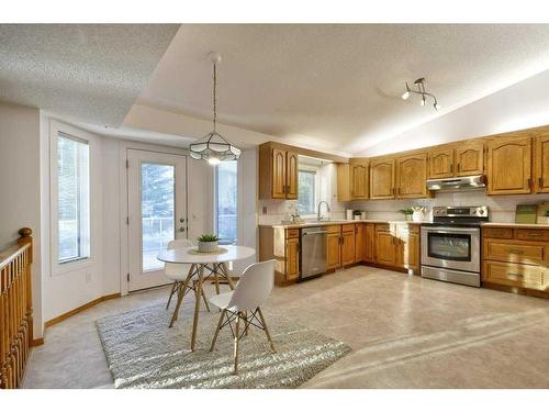 13 Mt Robson Close Se, Calgary, AB - Indoor