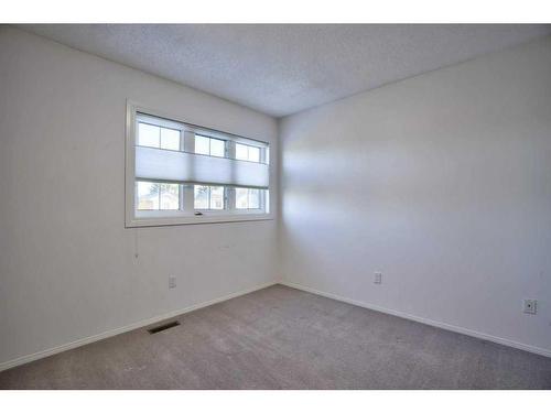 13 Mt Robson Close Se, Calgary, AB - Indoor Photo Showing Other Room