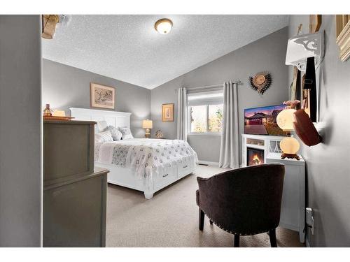 209 West Creek Springs, Chestermere, AB - Indoor Photo Showing Bedroom