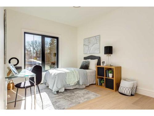 1116 Varsity Estates Drive Nw, Calgary, AB - Indoor Photo Showing Bedroom