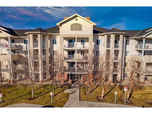 211-17 Country Village Bay Ne, Calgary, AB - Outdoor