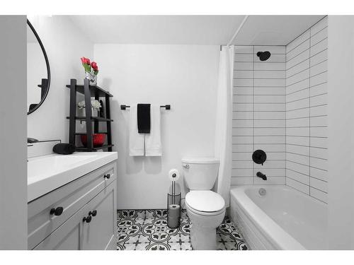 605-1330 15 Avenue Sw, Calgary, AB - Indoor Photo Showing Bathroom