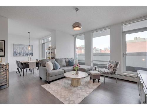 304-1501 6 Street Sw, Calgary, AB - Indoor Photo Showing Living Room