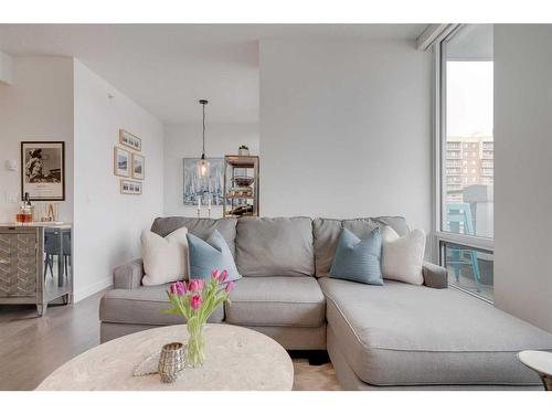 304-1501 6 Street Sw, Calgary, AB - Indoor Photo Showing Living Room