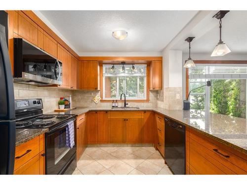 212-315 50 Avenue Sw, Calgary, AB - Indoor Photo Showing Kitchen