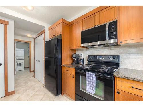 212-315 50 Avenue Sw, Calgary, AB - Indoor Photo Showing Kitchen