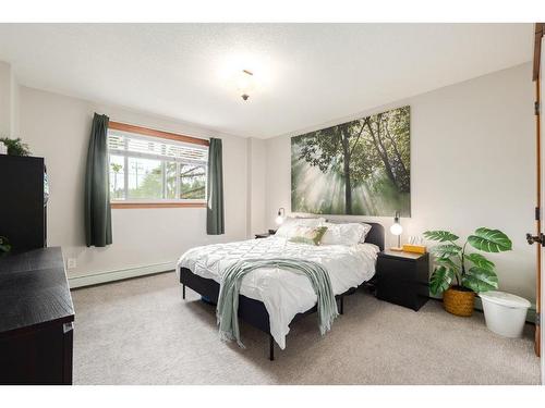 212-315 50 Avenue Sw, Calgary, AB - Indoor Photo Showing Bedroom