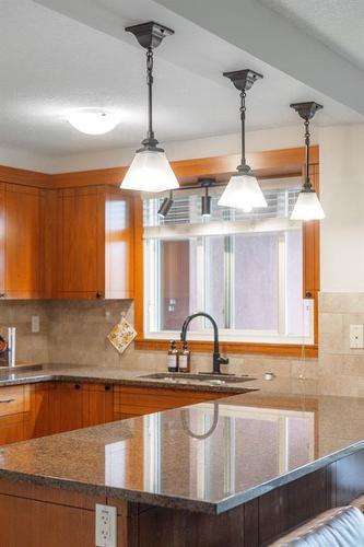 212-315 50 Avenue Sw, Calgary, AB - Indoor Photo Showing Kitchen